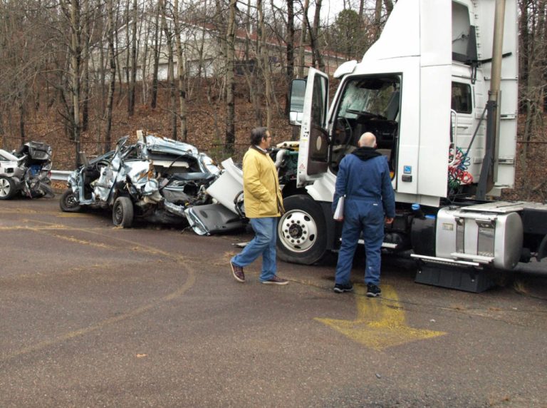 Does The Fmcsa Investigate Truck Accidents?